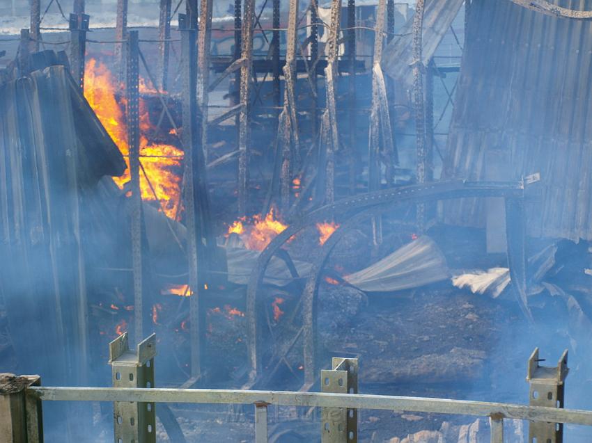 Grossbrand Holzlager Siegburg Industriestr P338.JPG